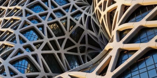 全球首個網(wǎng)架結(jié)構(gòu)幕墻是如何實現(xiàn)的？