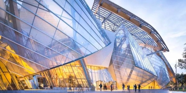 瘋狂的蓋里！ | “不銹鋼龍卷風” Luma Arles藝術中心立面完工！