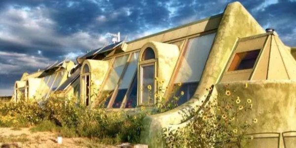 這個(gè)老炮兒建筑師讓難民住垃圾堆，卻贏得全世界尊重！