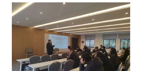 以信心凝聚力量，以實(shí)干譜寫(xiě)華章——在新經(jīng)濟(jì)下，發(fā)現(xiàn)新商機(jī)，實(shí)現(xiàn)新發(fā)展