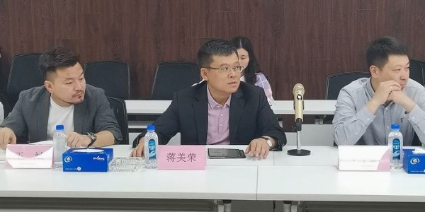 中國(guó)鄉(xiāng)建院何軍蒞臨貴陽市建筑設(shè)計(jì)院作《淺談鄉(xiāng)村振興》主題演講，開展交流活動(dòng)