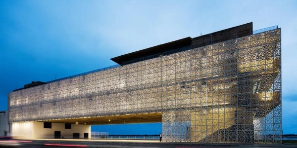 你以為把兩種不搭的材料搭在一起就真的一定不搭嗎？