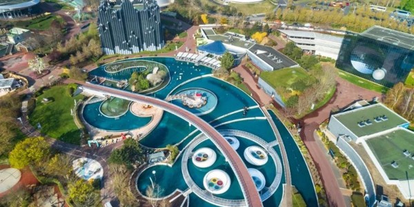 百合花漂浮運(yùn)動(dòng)場(chǎng)，法國(guó)