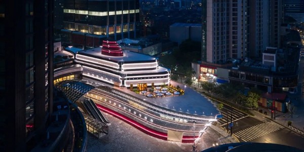 以船型為亮點，設計一艘銀光閃閃的“巨輪”